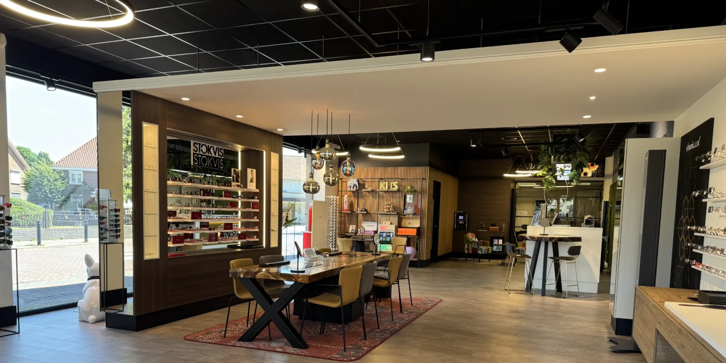 Moderne-optiekzaak-stokvis-en-stokvis-met-geurmarketing
